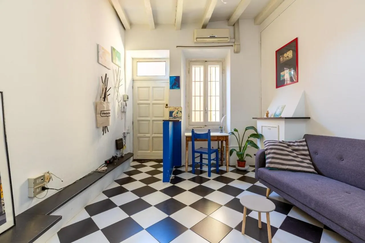 Porta Ticinese Colorful Apartment! Милан