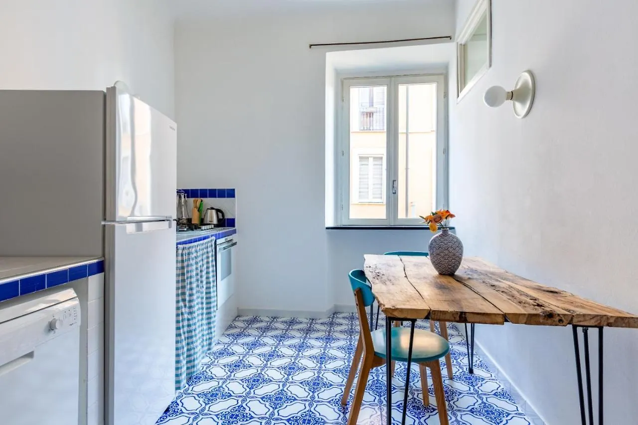 Porta Ticinese Colorful Apartment! Милан Апартаменты