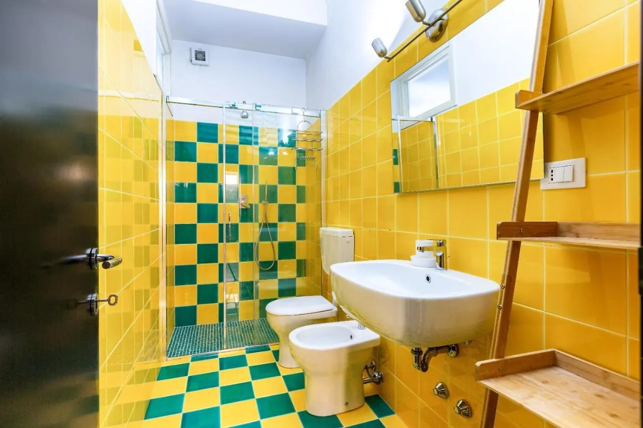Porta Ticinese Colorful Apartment! Милан Апартаменты