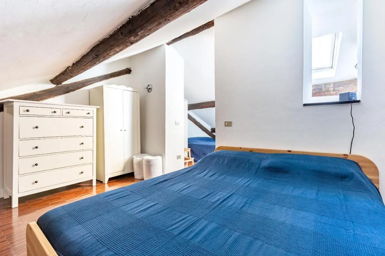 Porta Ticinese Colorful Apartment! Милан Апартаменты