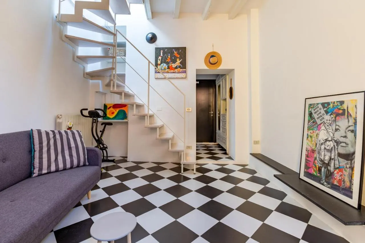 アパート Porta Ticinese Colorful Apartment! ミラノ